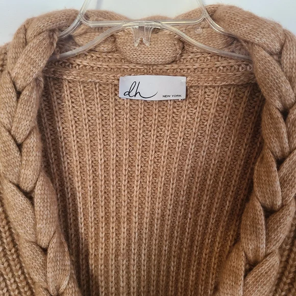 dh New York Braided V-Neck Cropped Sweater Tan Camel Ribbed Knit M/L - Picture 3 of 9